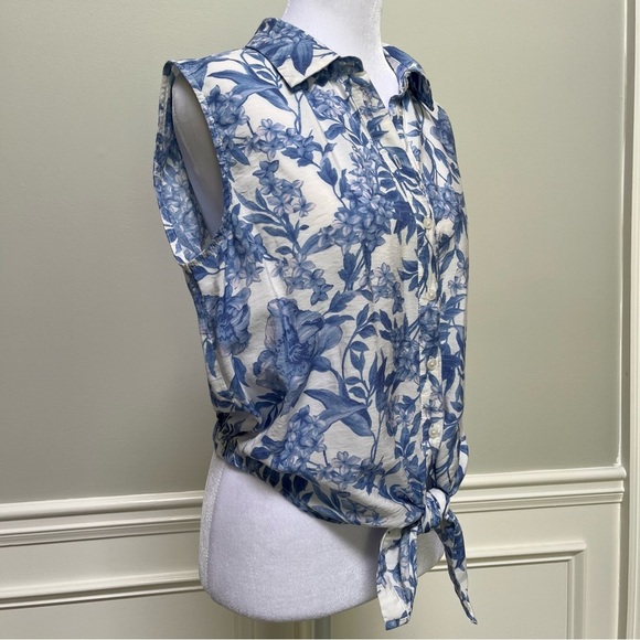 ⭐️ Joie ⭐️ Rayon Blue and White Floral Top S/M - Picture 2 of 8